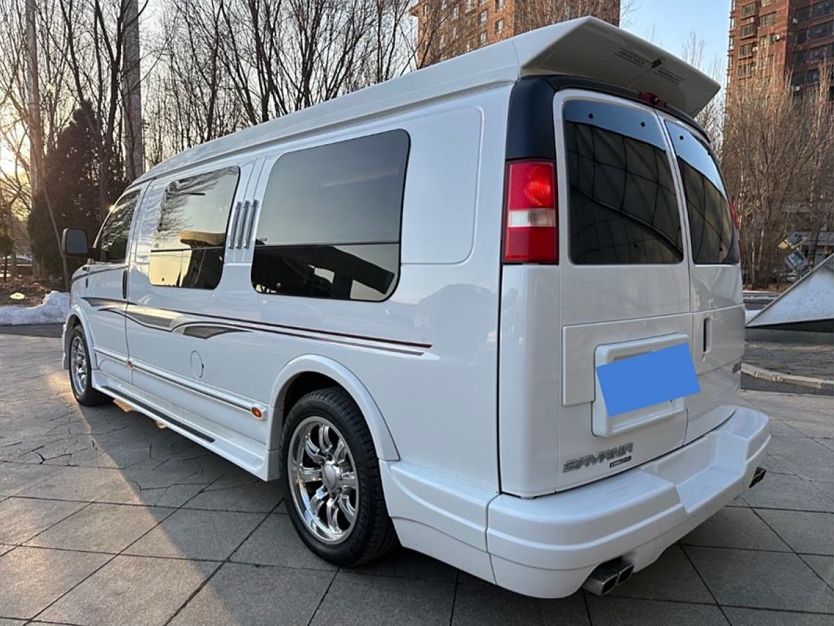 GMC SAVANA  2013款 6.0L 2500S運(yùn)動(dòng)版7座圖片