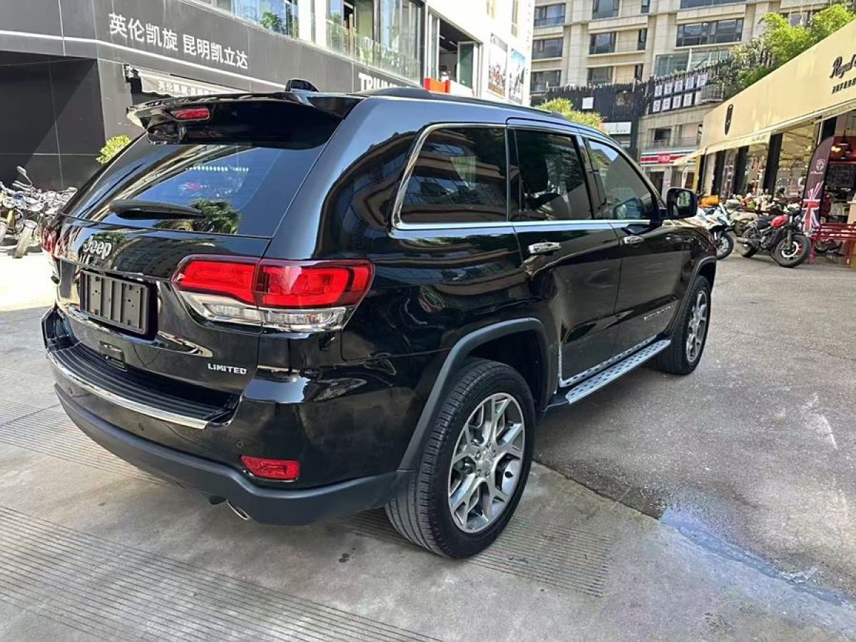 Jeep 大切諾基  2020款 3.0L 精英導航版圖片