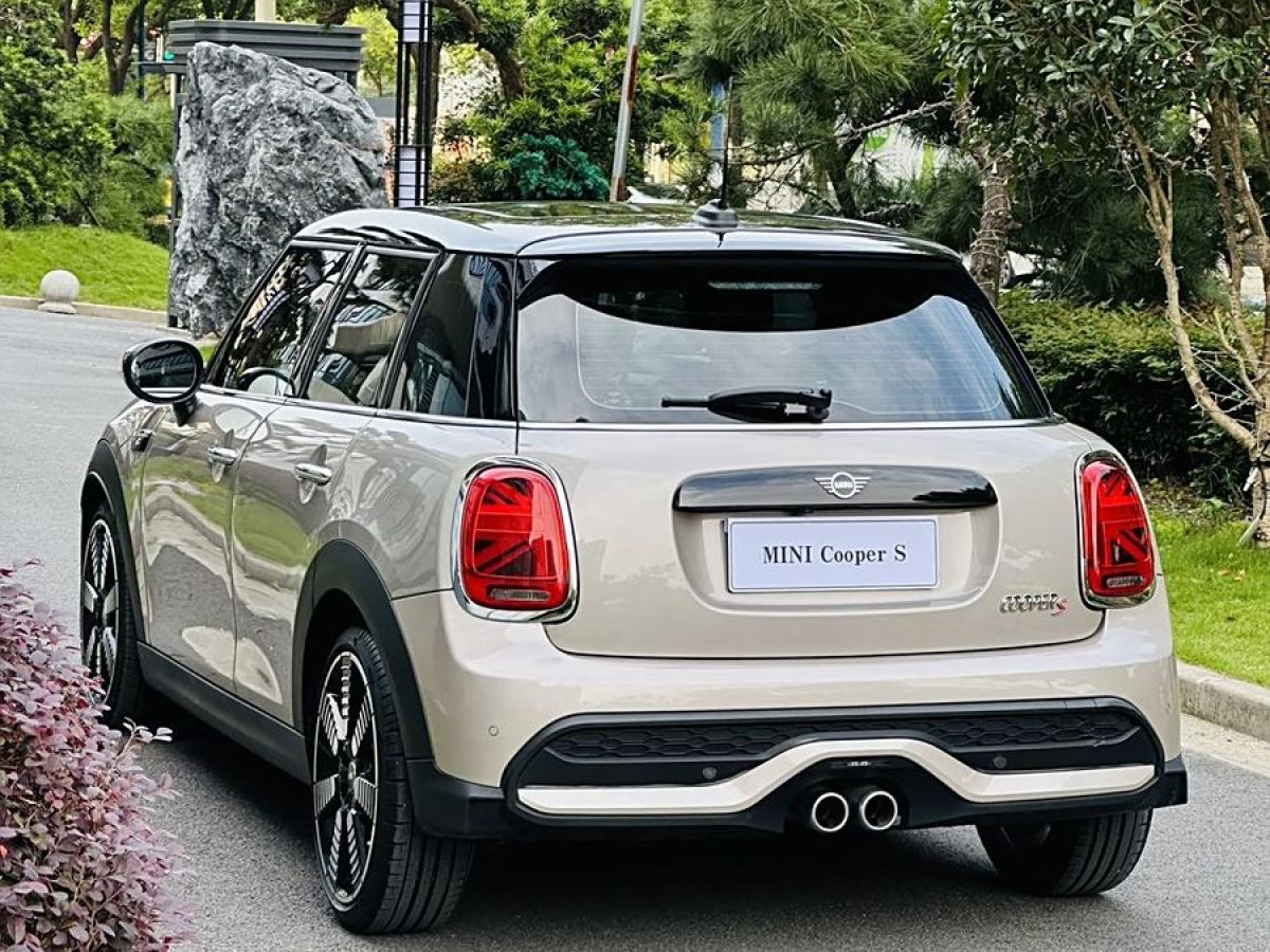 MINI MINI  2022款 2.0T COOPER S 藝術(shù)家 五門(mén)版圖片