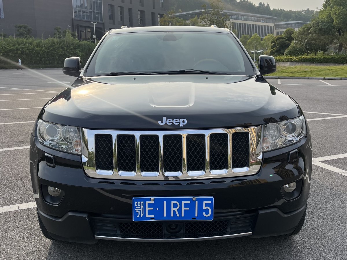 2011年12月Jeep 大切諾基  2012款 3.6L 豪華導(dǎo)航版