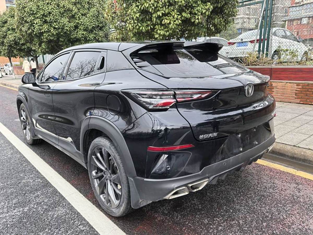 長(zhǎng)安 UNI-T  2020款 1.5T 尊貴型圖片