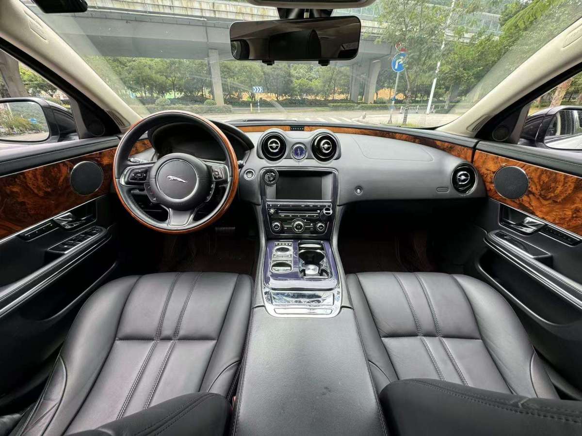 捷豹 XJ  2012款 XJL 3.0 全景商务版图片