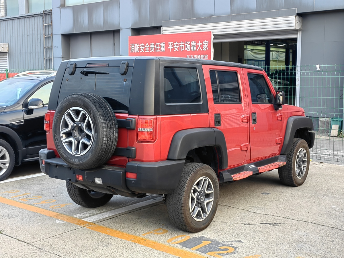 2018年5月北京 BJ40  2017款 40L 2.3T 自動四驅(qū)環(huán)塔冠軍版