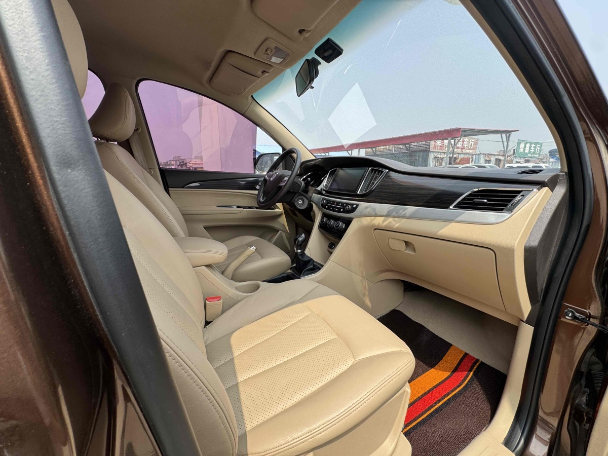 寶駿 730  2016款 1.5L 手動(dòng)舒適型 7座圖片