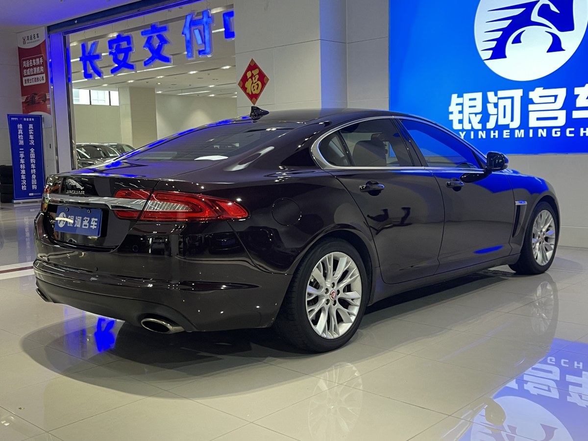 捷豹 XF  2015款 XF 2.0T 豪華版圖片