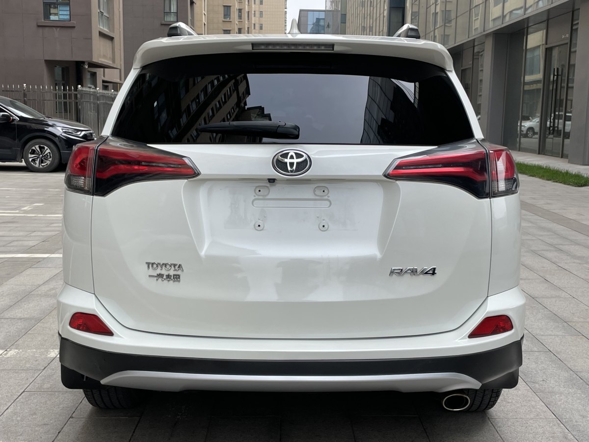 2017年8月豐田 RAV4  2016款 榮放 2.0L CVT兩驅(qū)智尚版