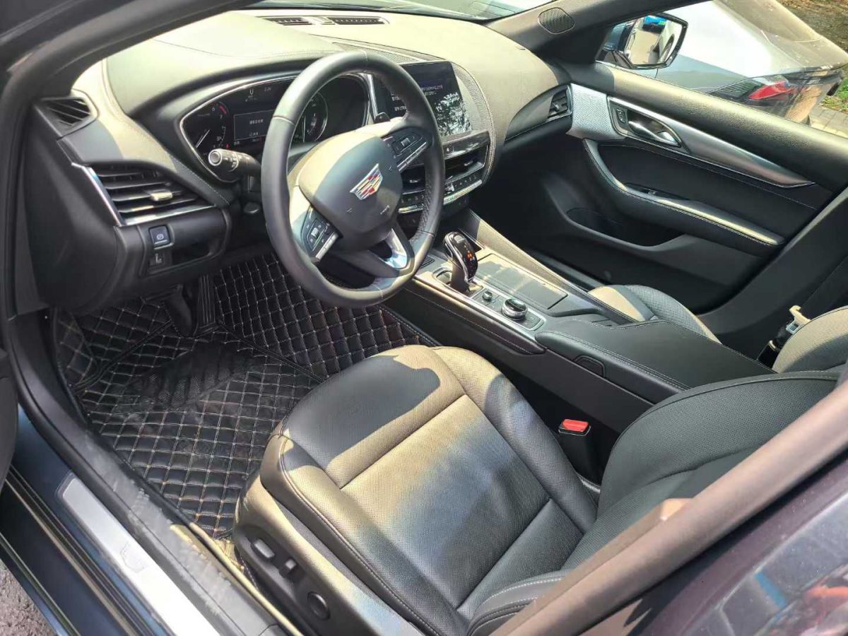 凱迪拉克 XT6  2022款 2.0T 七座兩驅(qū)豪華型圖片