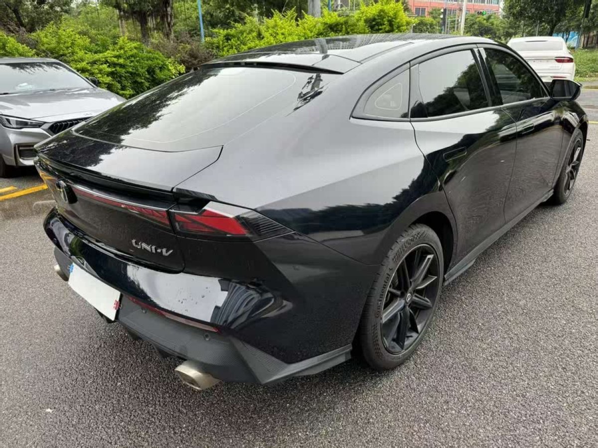 長(zhǎng)安 長(zhǎng)安UNI-V  2022款 1.5T 尊貴型圖片