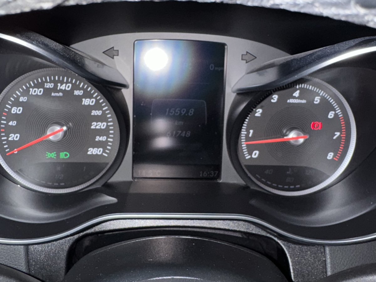 2017年4月奔驰 奔驰C级  2017款 改款 C 200 轿跑版