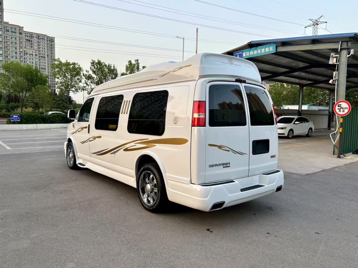 GMC SAVANA  2012款 6.0L 總裁級(jí)隱私屏版圖片