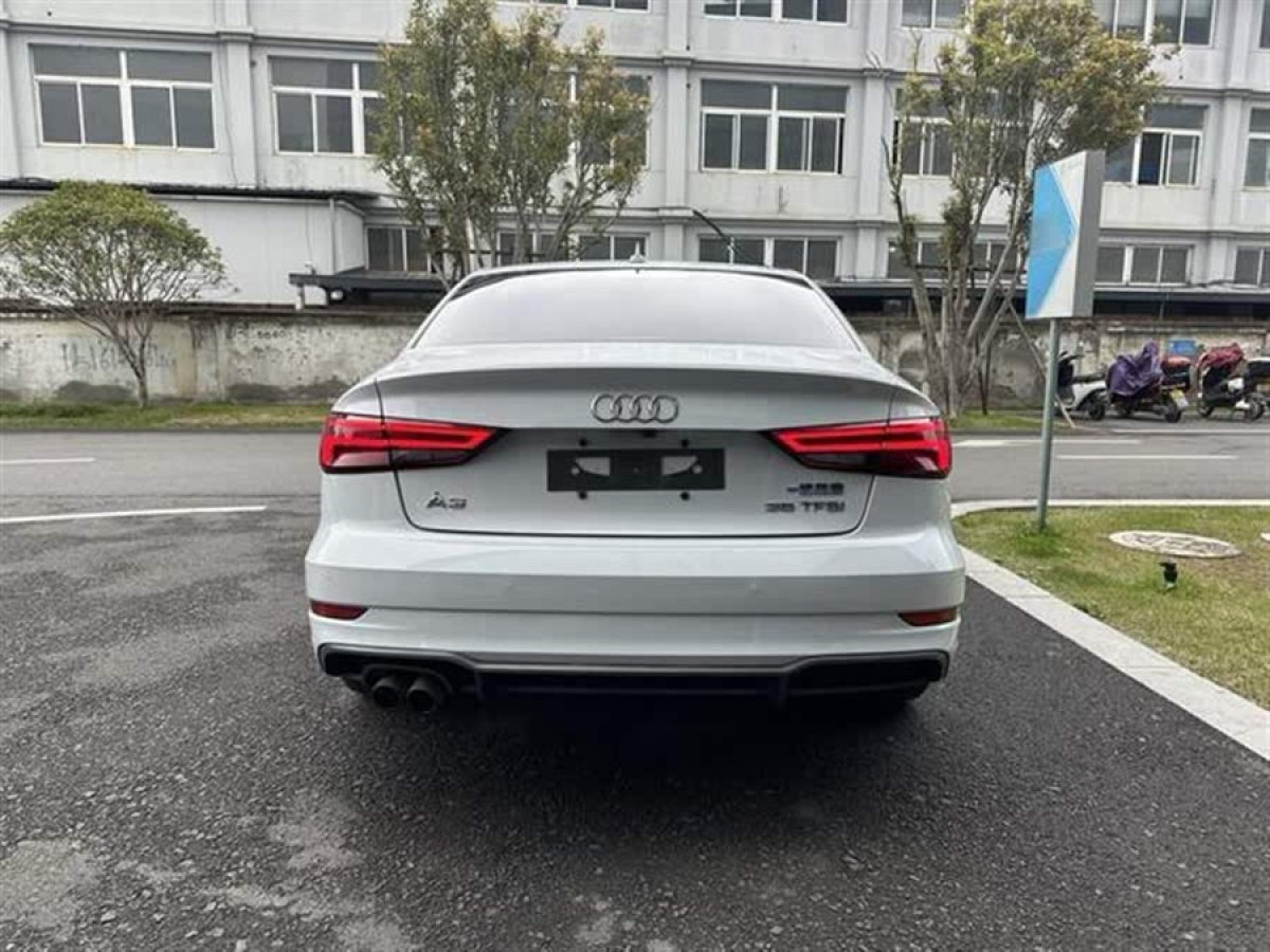 奧迪 奧迪A3  2018款 30周年年型 Limousine 35 TFSI 時尚型圖片