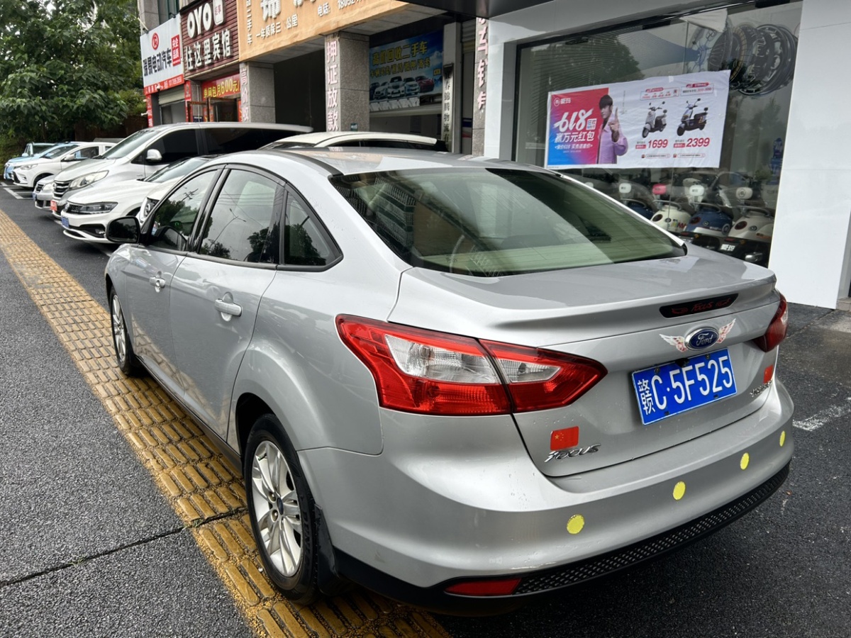 福特 ?？怂? 2012款 三廂 1.6L 自動(dòng)舒適型圖片