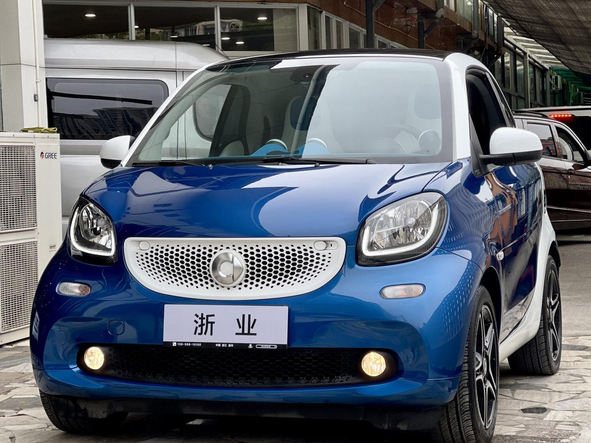 smart fortwo  2016款 0.9T 66千瓦硬頂極致版圖片