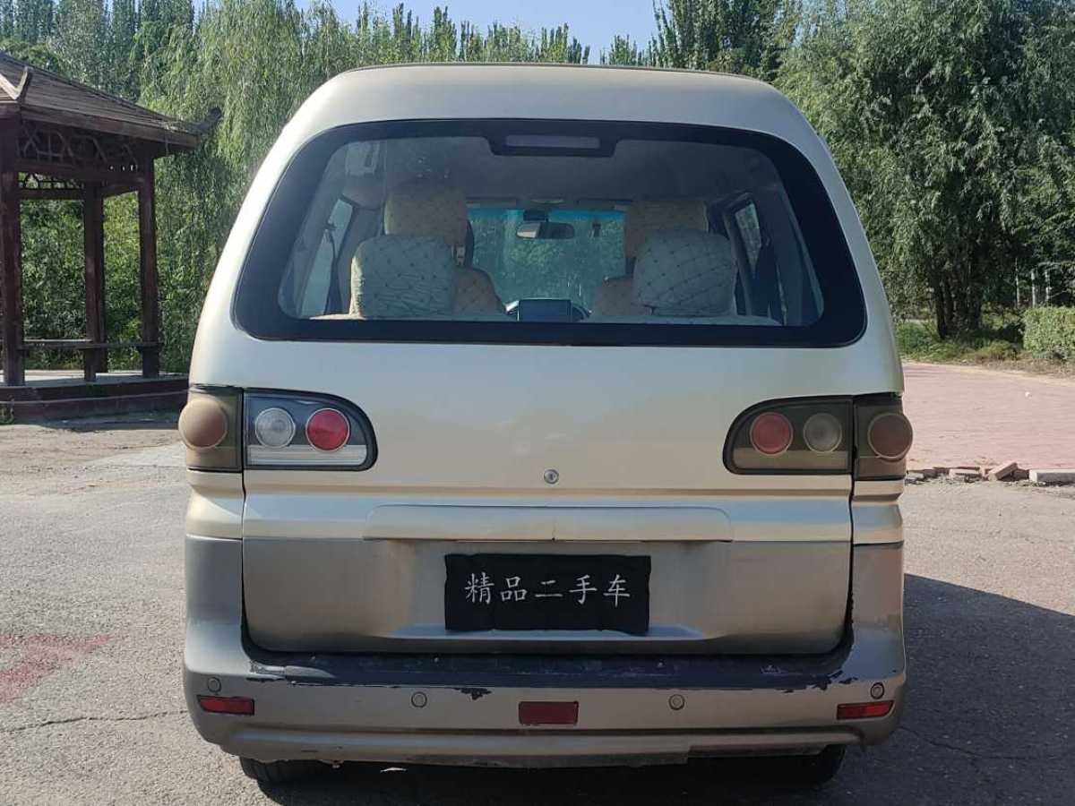 東風(fēng)風(fēng)行 菱智  2014款 M3 1.6L 7座標(biāo)準(zhǔn)型圖片