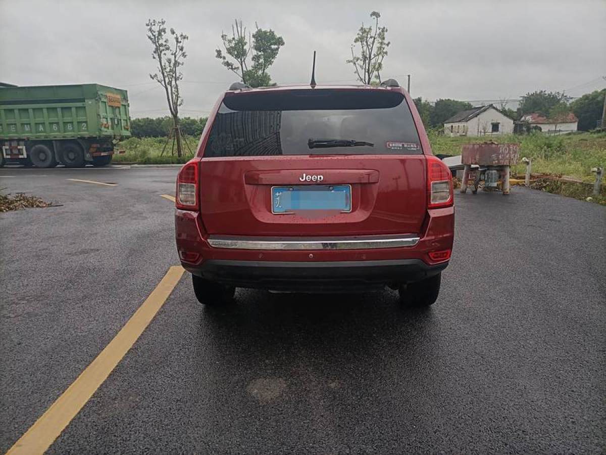 Jeep 指南者  2012款 2.4L 四驅(qū)運(yùn)動(dòng)版圖片