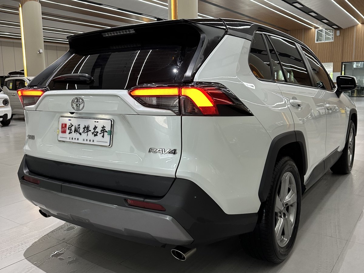 2022年3月豐田 RAV4  2018款 榮放 2.0L CVT兩驅(qū)風(fēng)尚版