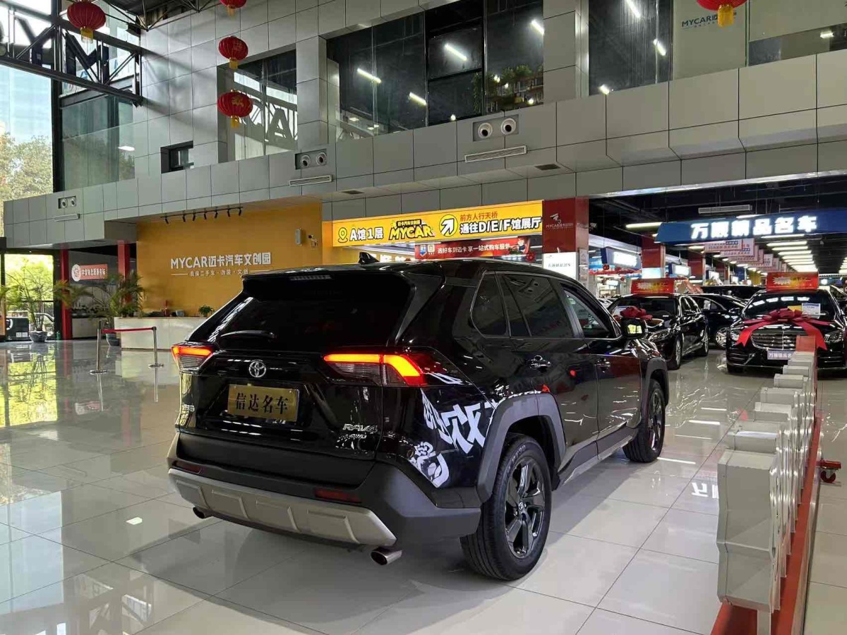 豐田 RAV4  2018款 榮放 2.0L CVT兩驅(qū)風(fēng)尚版圖片