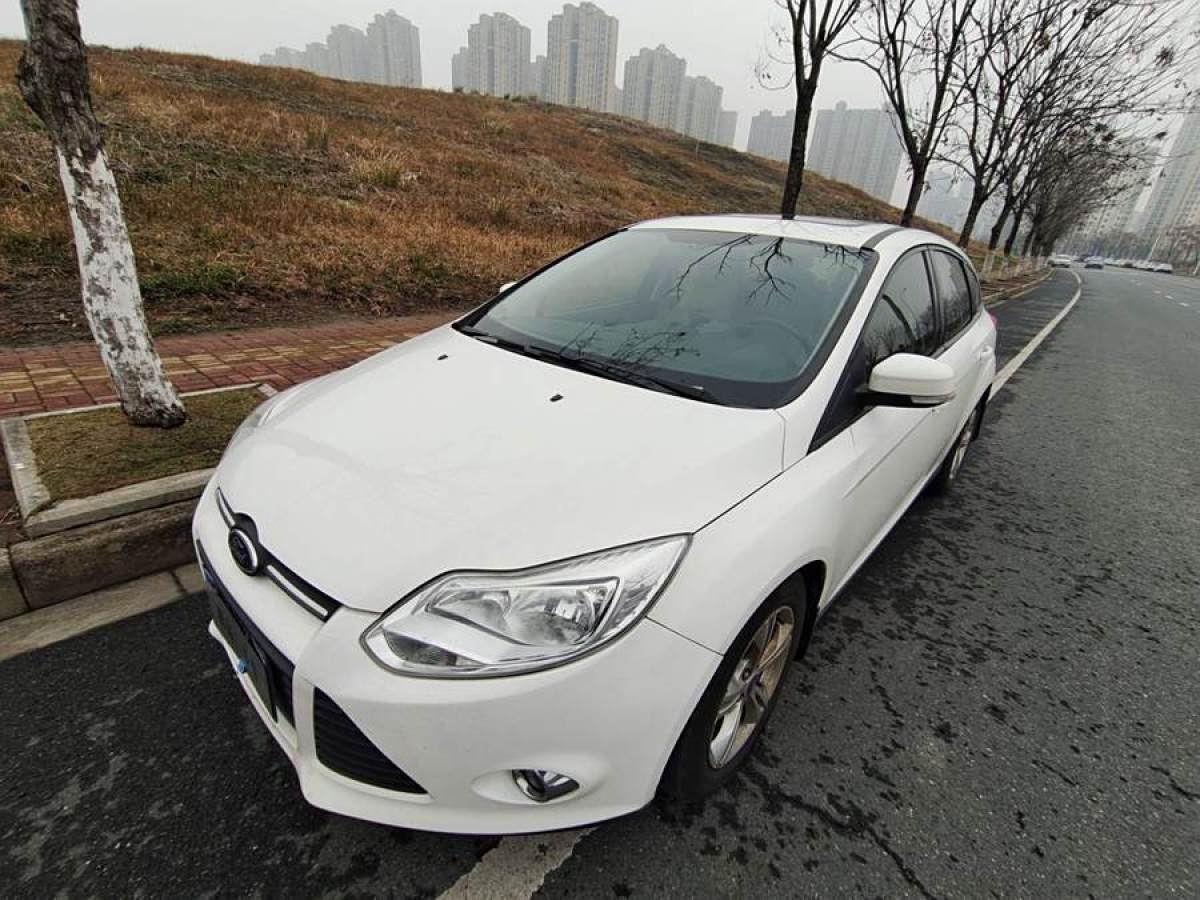 福特 ?？怂? 2012款 兩廂 1.6L 自動風尚型圖片