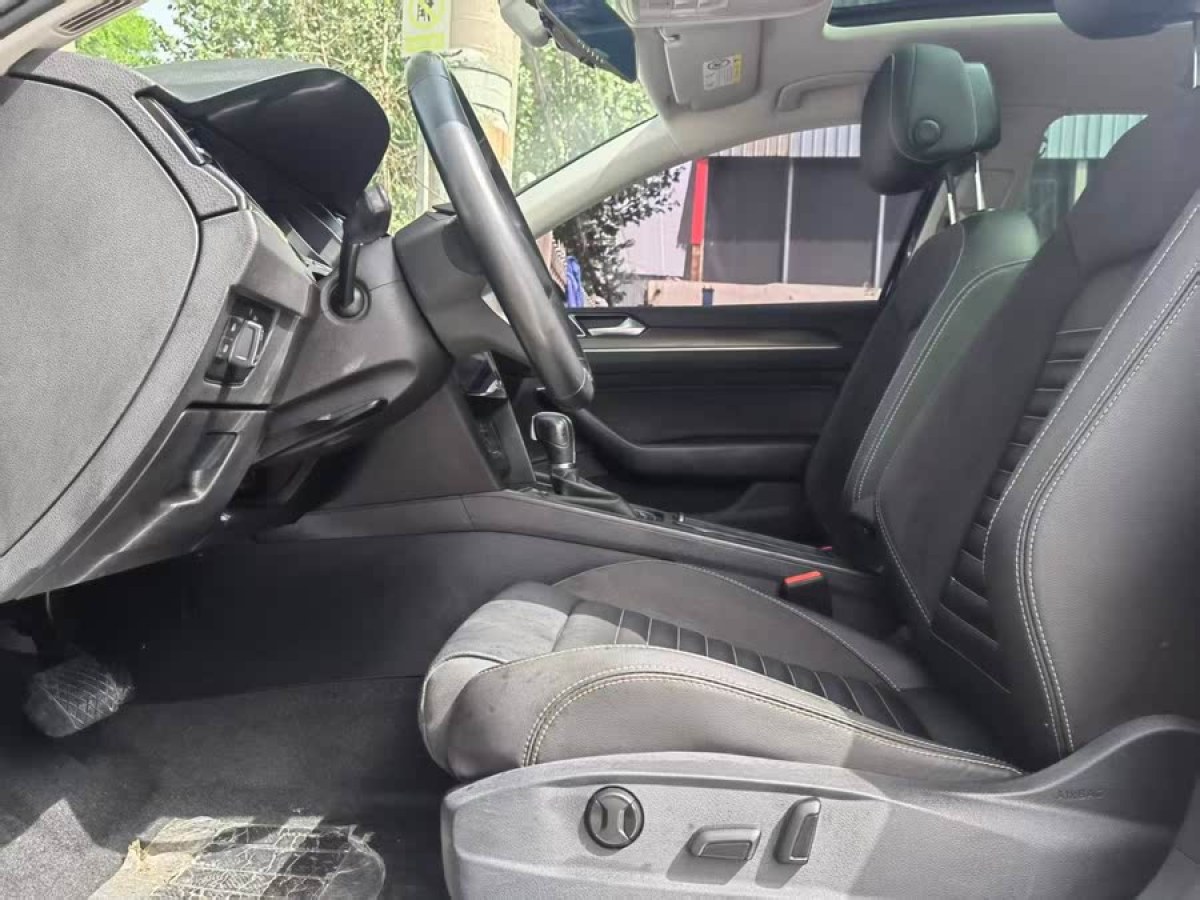 大眾 邁騰  2020款 330TSI DSG 領(lǐng)先型圖片