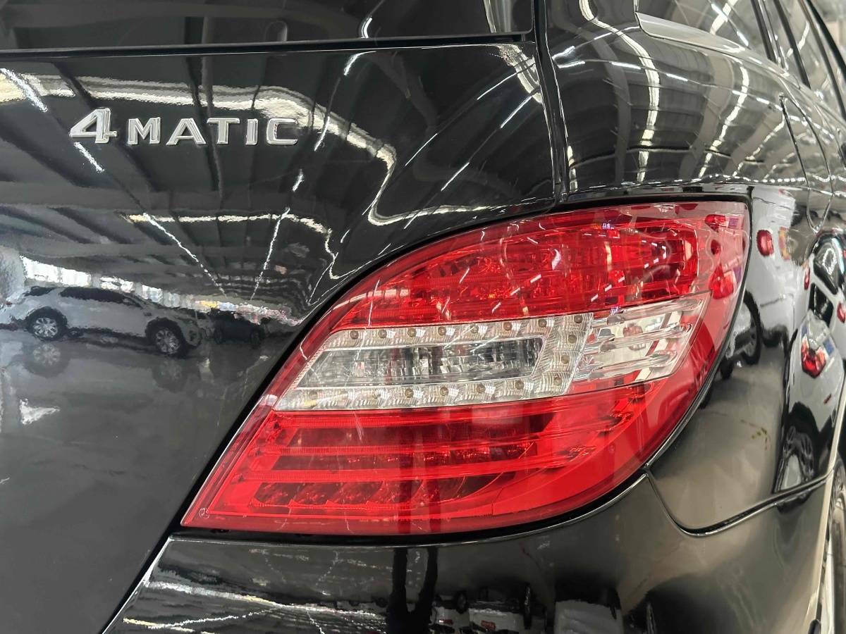 奔驰 奔驰R级  2017款 R 400 4MATIC 臻藏版图片