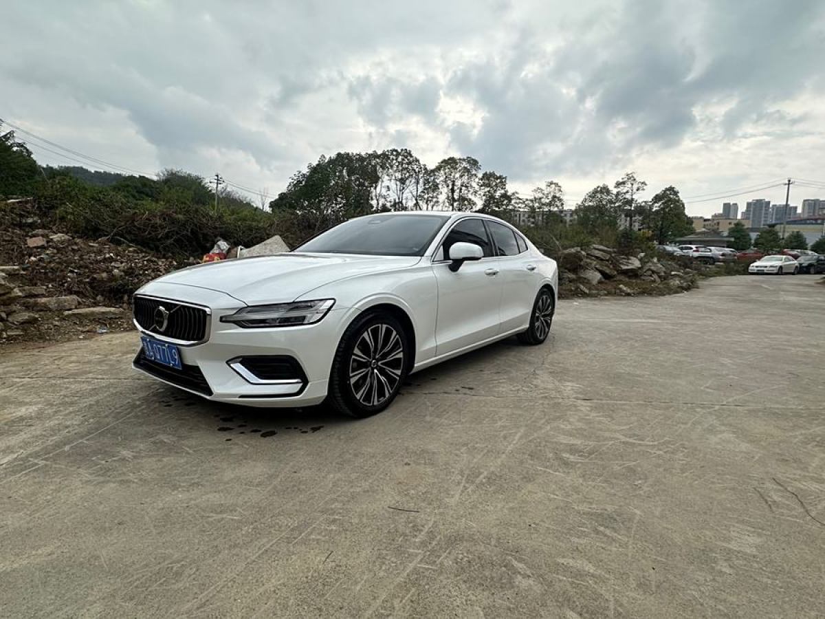 2023年9月沃爾沃 S60L  2024款 B4 智遠(yuǎn)豪華版