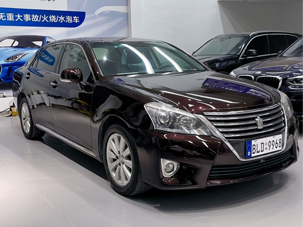 豐田 皇冠  2012款 2.5L Royal 導(dǎo)航版圖片