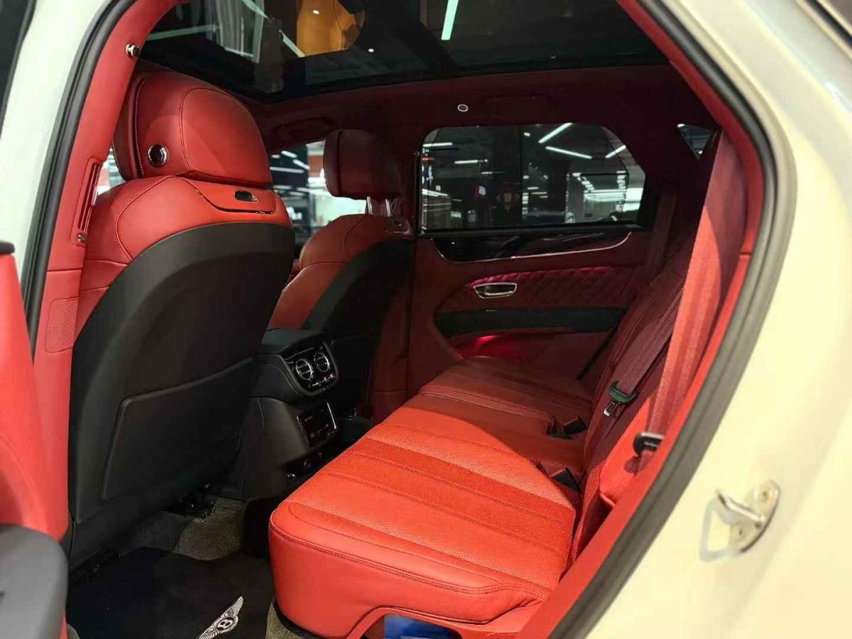 賓利 添越  2023款 4.0T V8 長(zhǎng)軸距版圖片