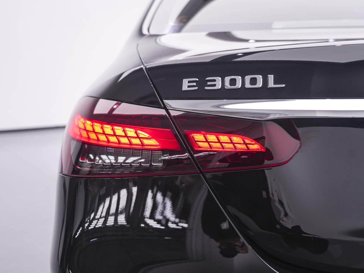 2022年9月奔驰 奔驰E级  2022款 改款三 E 300 L 豪华型