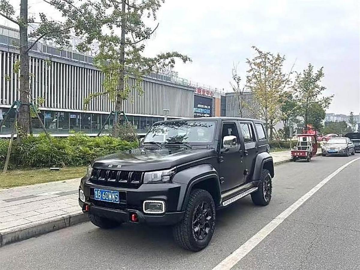 2022年3月北京 BJ40  2023款 2.0D 自動(dòng)四驅(qū)刀鋒英雄版?zhèn)b客型