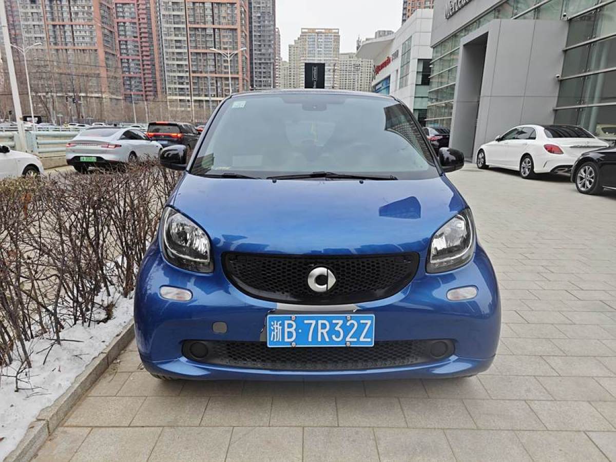 smart fortwo  2019款 0.9T 66千瓦硬頂先鋒版 國(guó)VI圖片