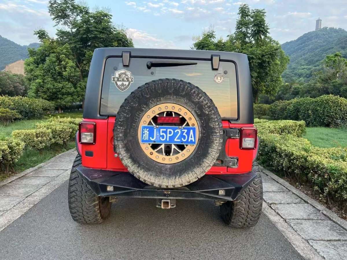 Jeep 牧馬人  2015款 3.0L Sahara 四門版圖片