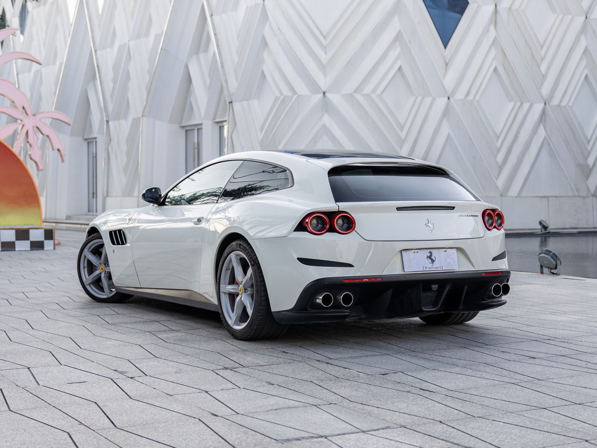 法拉利 GTC4Lusso  2017款 3.9T V8圖片