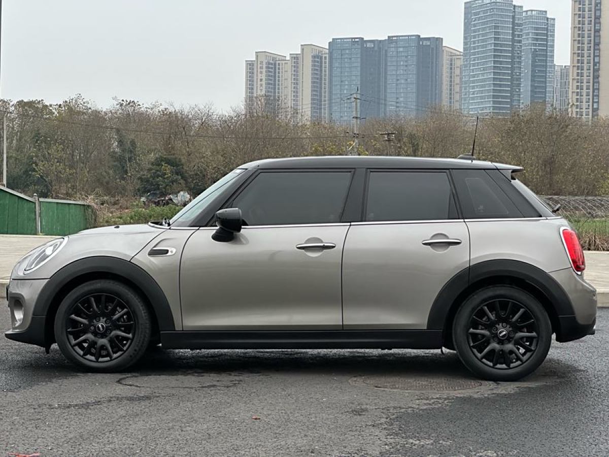 MINI MINI  2020款 1.5T COOPER 經(jīng)典派 五門(mén)版圖片