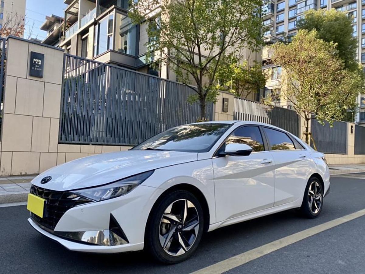 2022年5月現代 伊蘭特  2022款 1.5L CVT LUX尊貴版