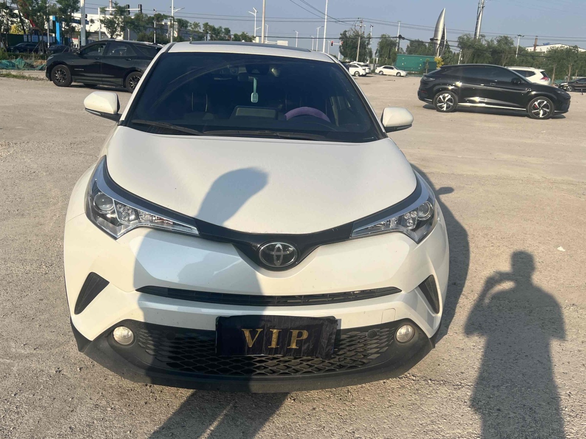 豐田 C-HR  2018款 2.0L 領(lǐng)先天窗版 國V圖片