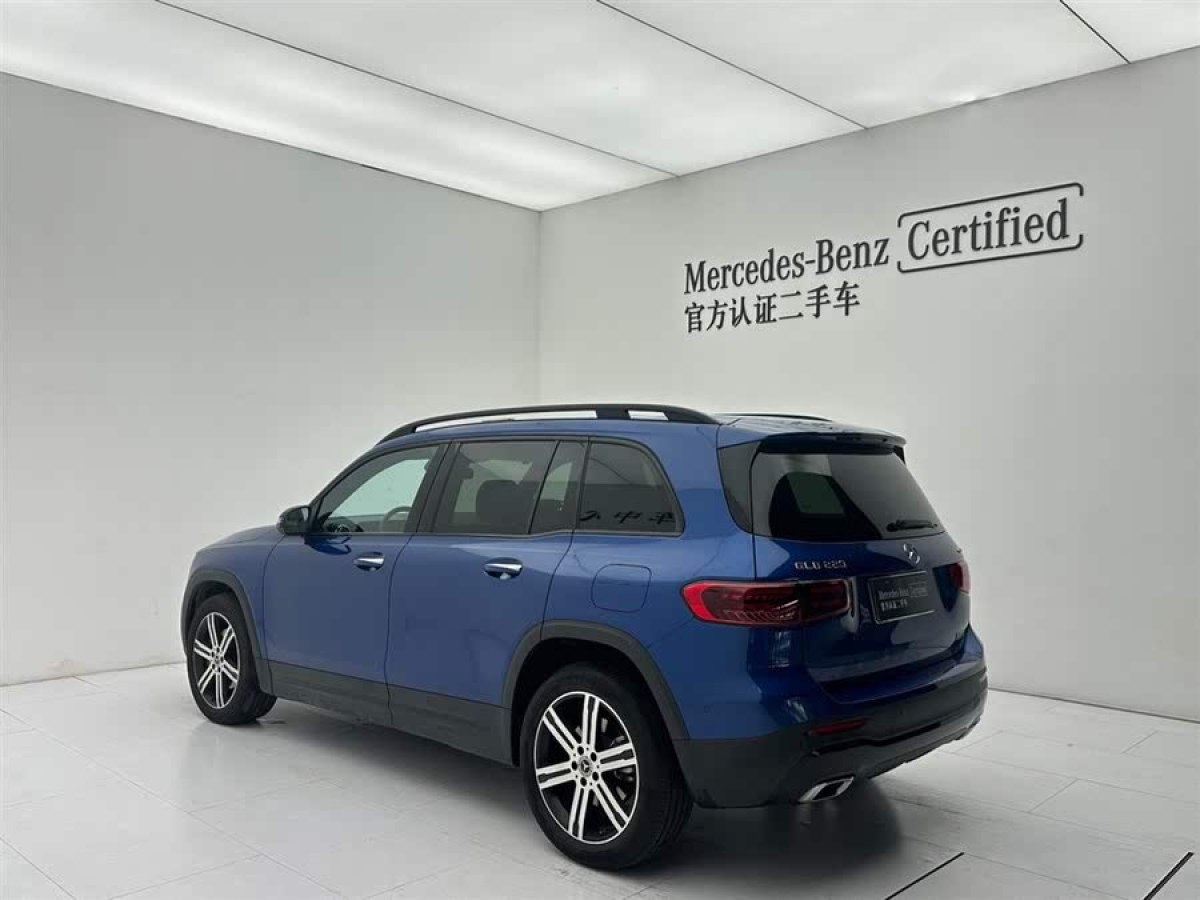 奔馳 奔馳GLB  2023款 GLB 220 4MATIC圖片