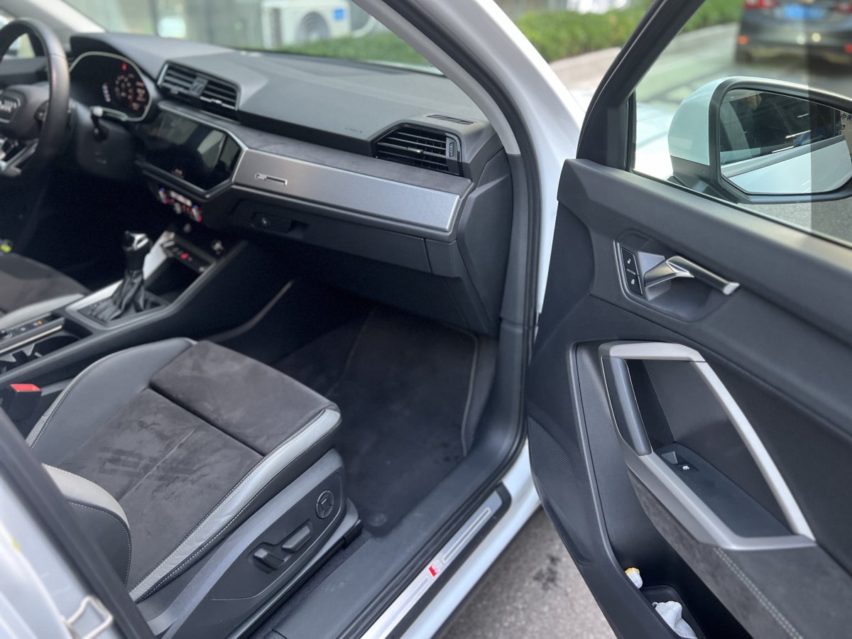 奧迪 奧迪Q3  2024款 35 TFSI 時(shí)尚動(dòng)感型圖片