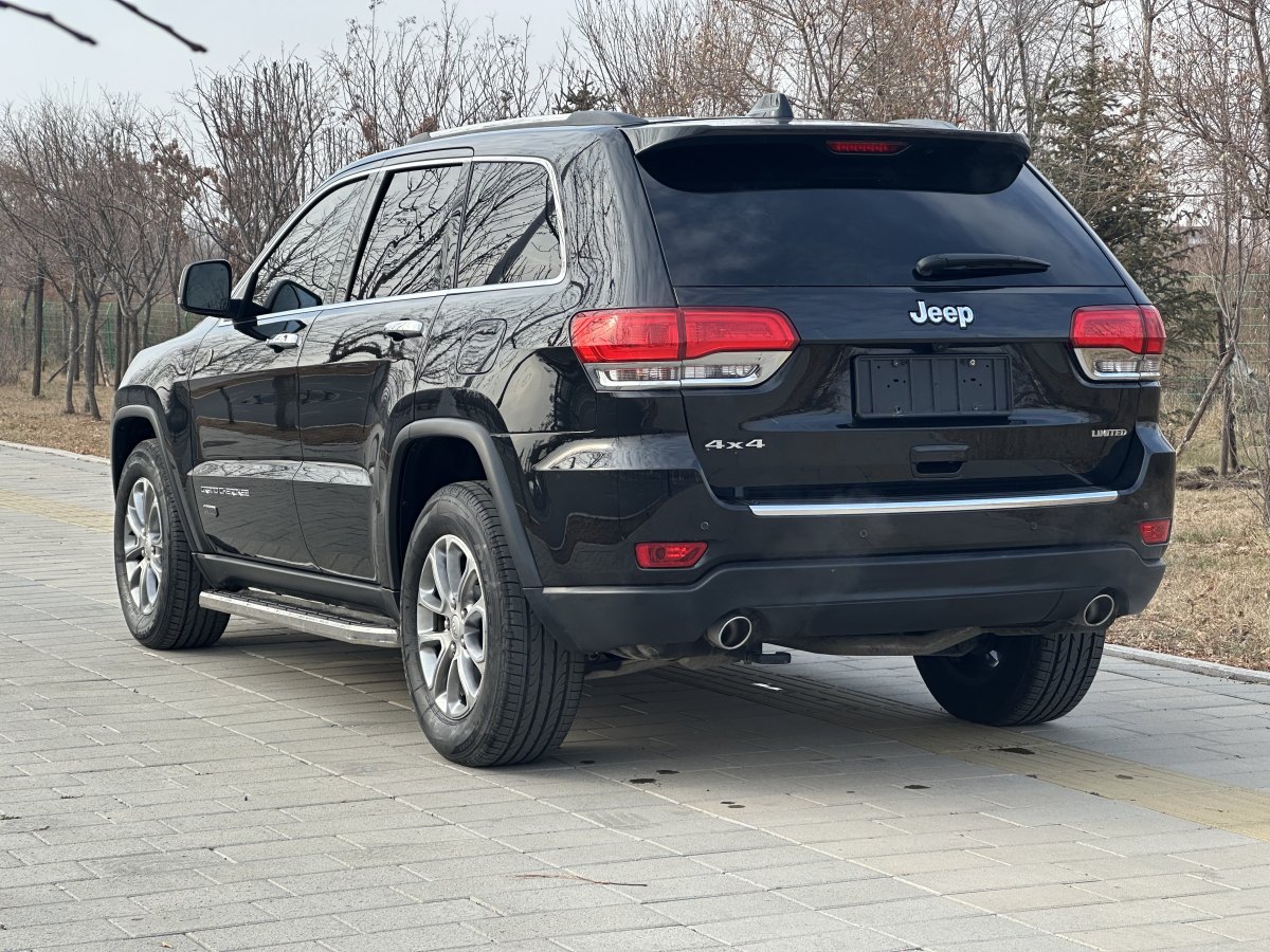 Jeep 大切諾基  2016款 3.0L 舒享導(dǎo)航版圖片