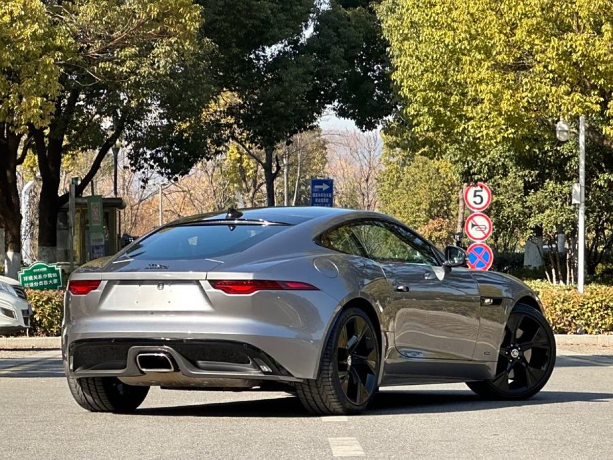 2023年5月捷豹 F-TYPE  2023款 P300 硬頂版 R-DYNAMIC BLACK