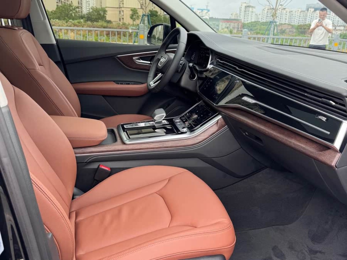 奧迪 奧迪Q7  2024款 45 TFSI quattro S line黑武士型圖片