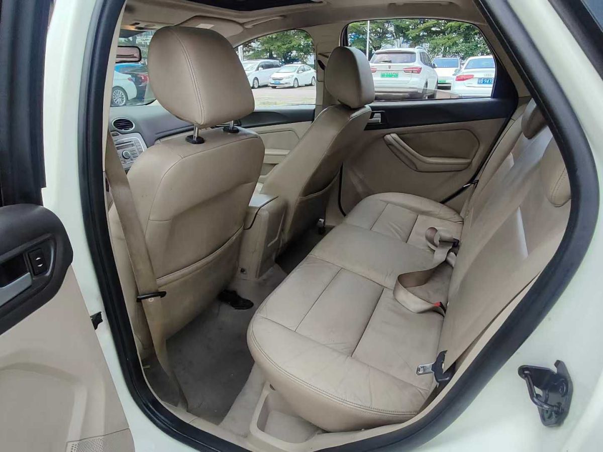 福特 ?？怂? 2013款 三廂經(jīng)典 1.8L 自動(dòng)基本型圖片