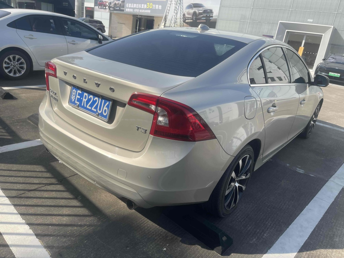 沃爾沃 S60L  2018款 T3 智進(jìn)進(jìn)取版圖片