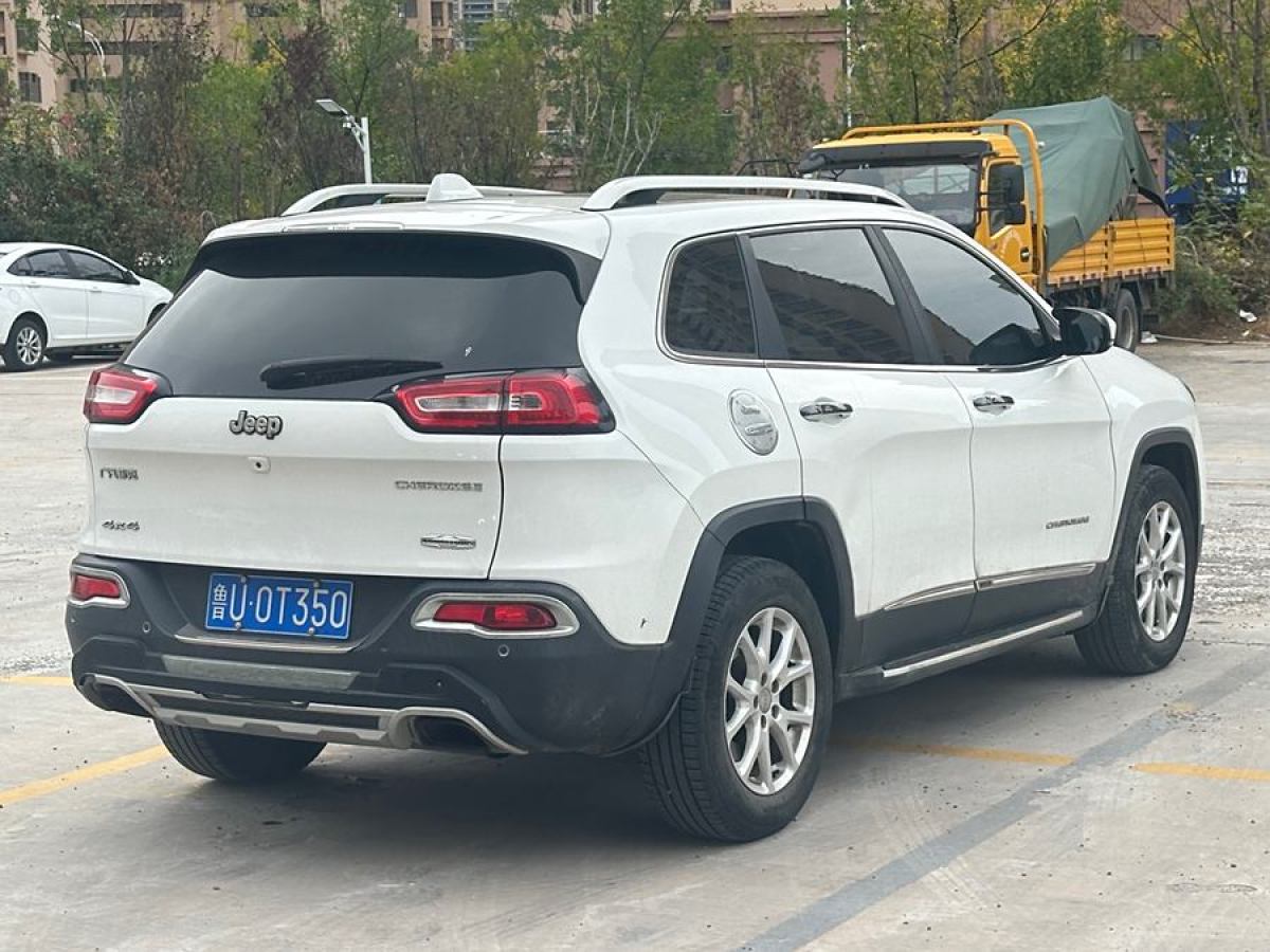 Jeep 自由光  2016款 2.4L 專業(yè)版圖片