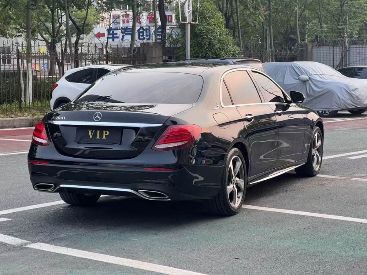 奔馳 奔馳E級  2019款 改款 E 300 L 運(yùn)動時尚型圖片