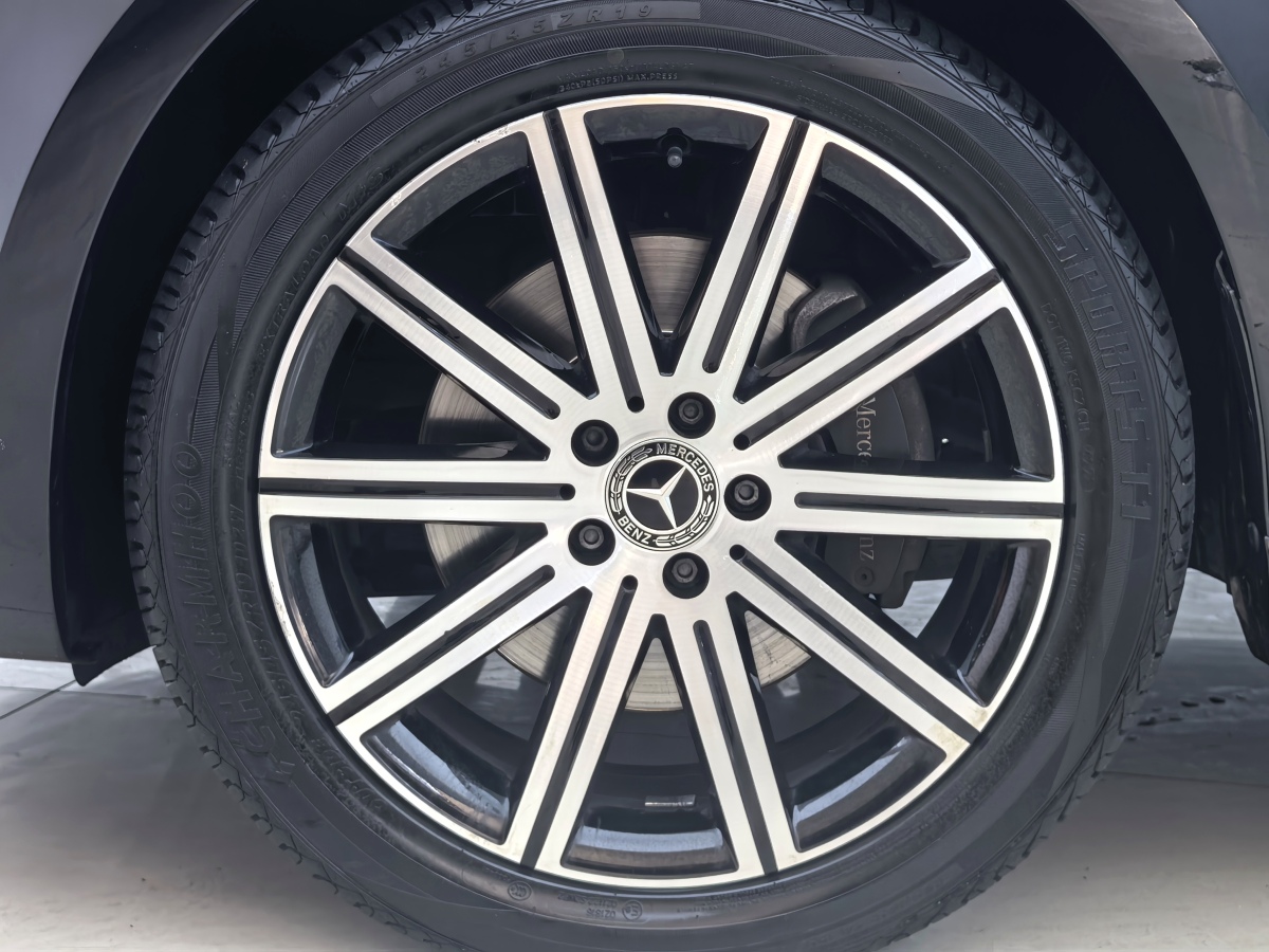 奔馳 V級(jí)  2021款 V 260 L 長(zhǎng)軸距豪華版圖片