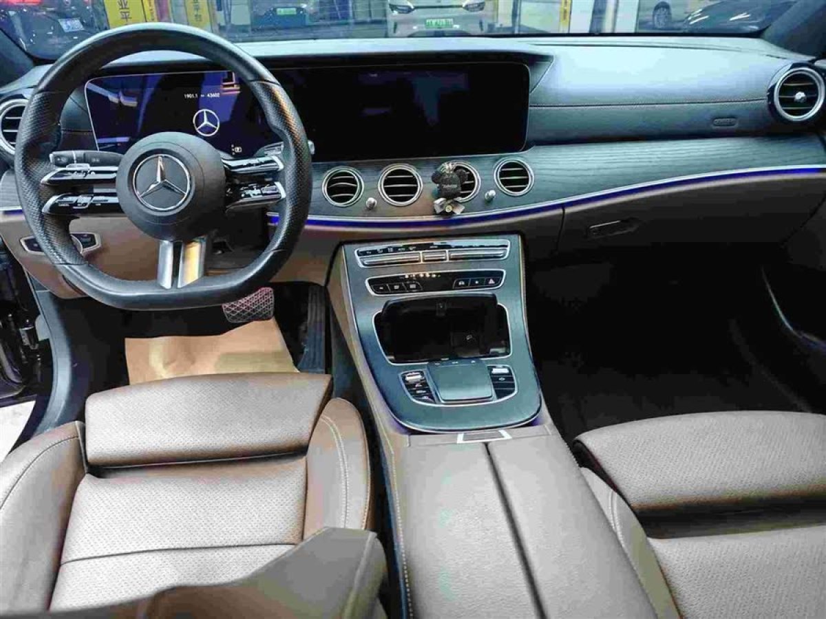 奔馳 奔馳E級  2022款 改款 E 260 L 運(yùn)動型圖片