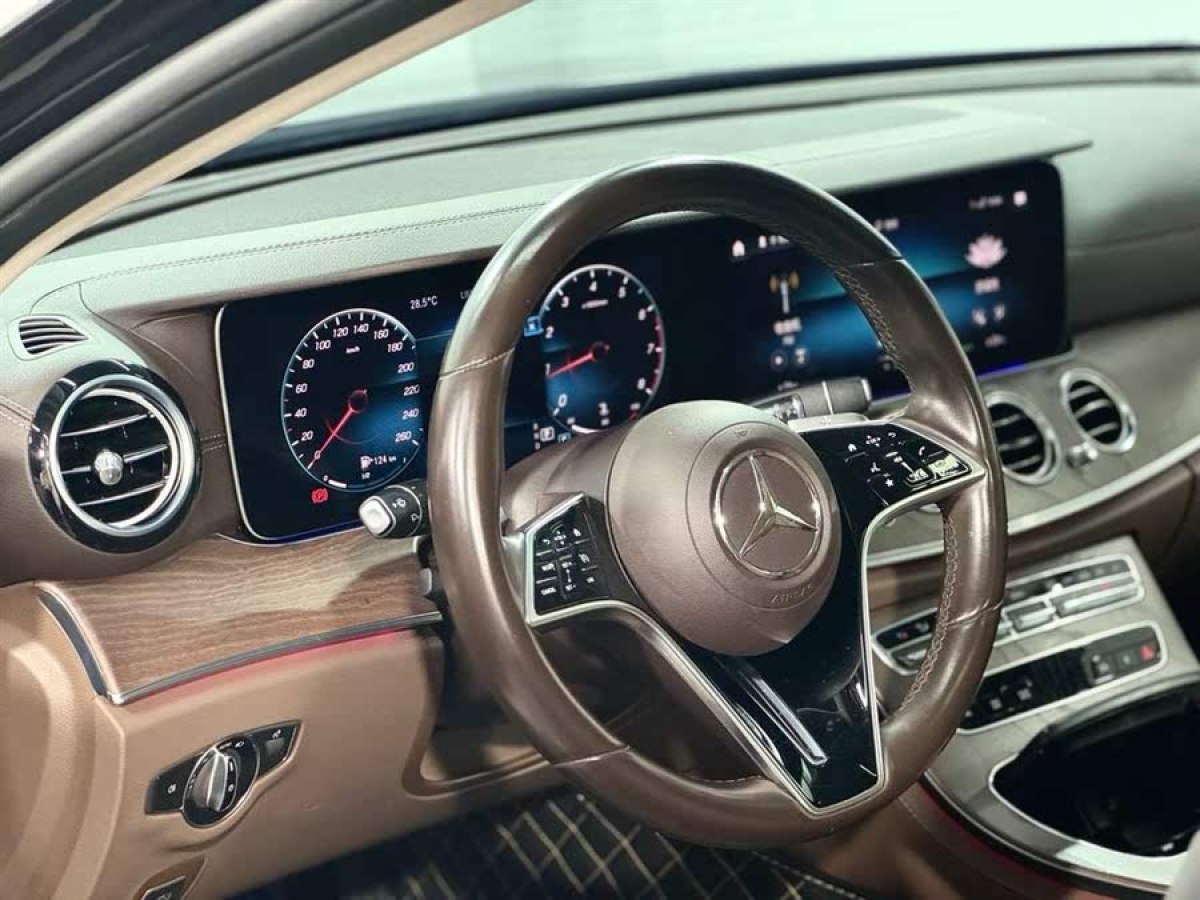 奔馳 奔馳E級(jí)  2021款 改款 E 300 L 豪華型圖片