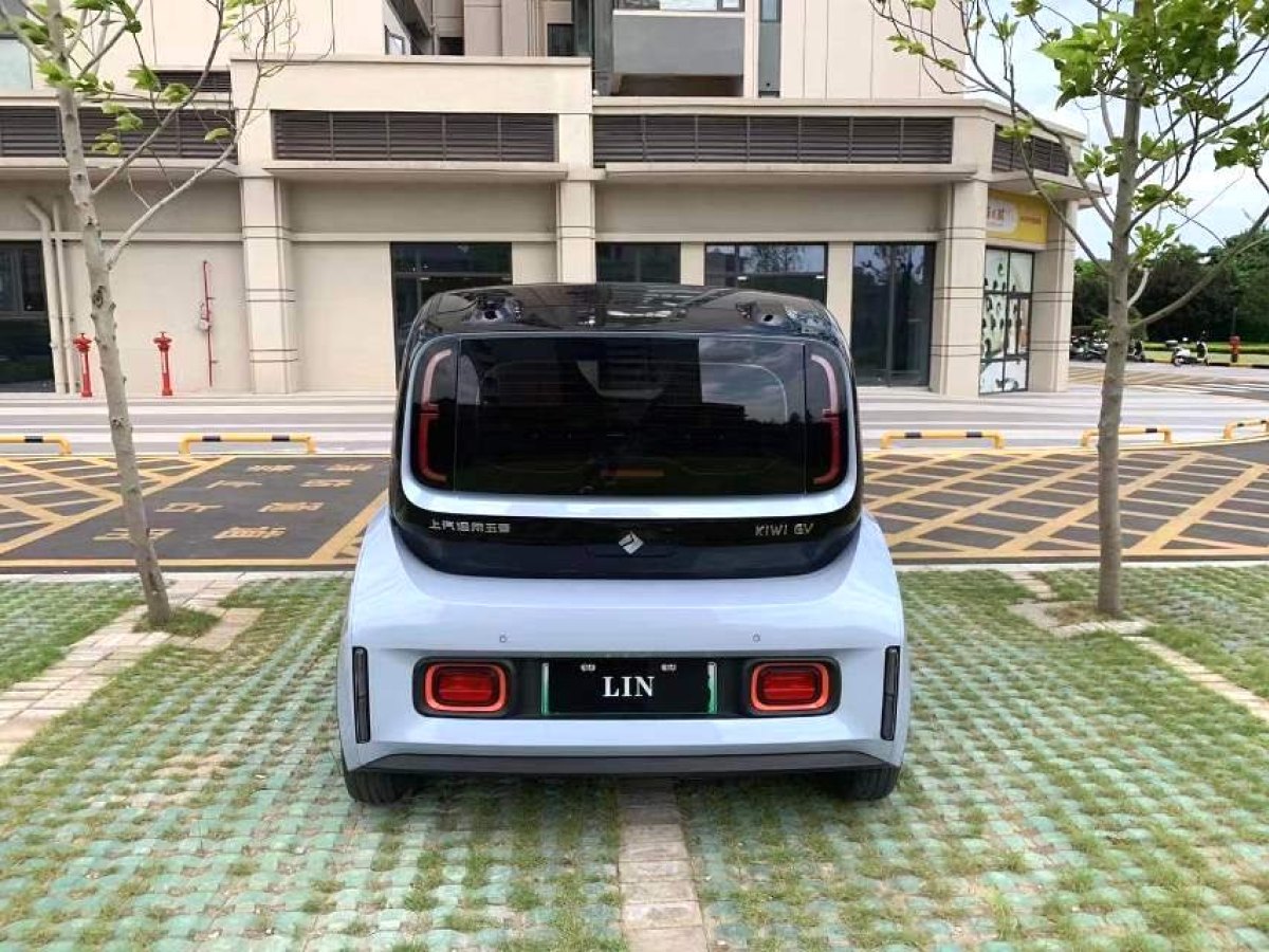 寶駿 寶駿KiWi EV  2022款 藝術(shù)家輕享版 三元鋰圖片