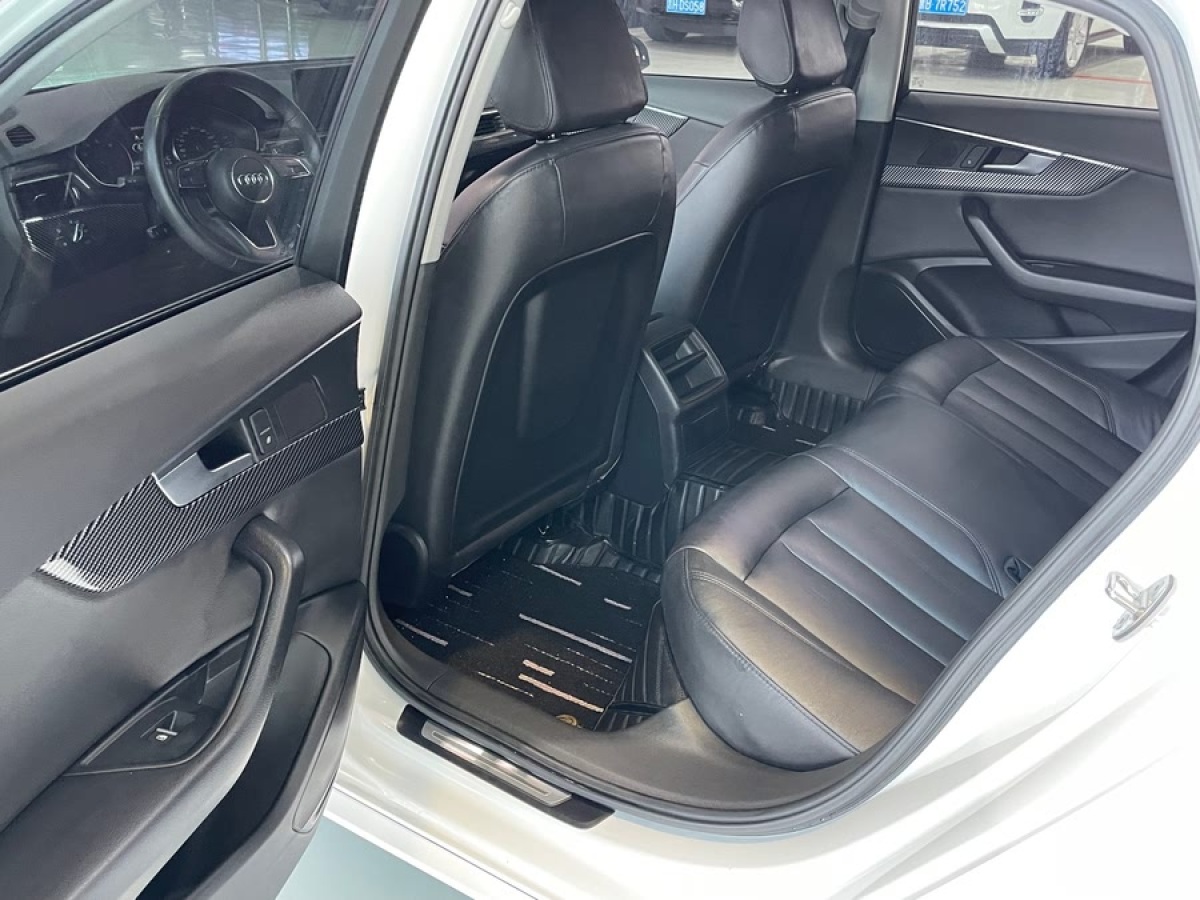 奧迪 奧迪A4L  2018款 30周年年型 40 TFSI 進(jìn)取型圖片