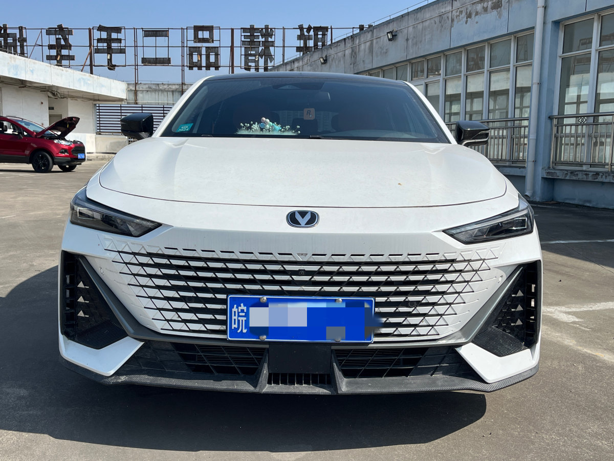 長(zhǎng)安 長(zhǎng)安UNI-V  2022款 1.5T 智慧領(lǐng)航型圖片